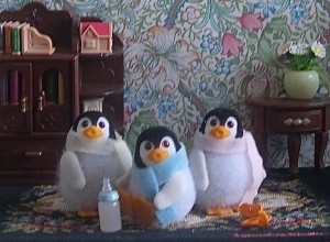 Sylvanian Families / Calico Critters – US Collection – Fuzzy DeBurg Penguin Triplets – Limited edition