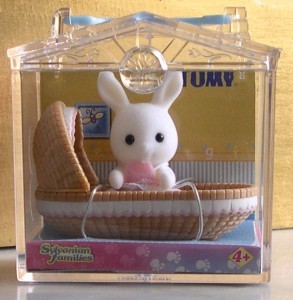 Sylvanian Families – EU & UK Collection – Baby Carry Case Series – Baby Girl Snow-Warren Rabbit in Basinette
