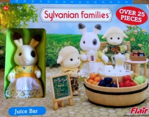 Sylvanian Families – UK Collection – Juice Bar Set with Betty Blackberry Rabbit Mother 