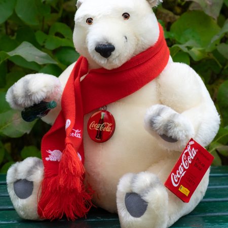 Coca Cola® Bear - Steiff - Year 1999 - Ltd. ed. of 10,000 pieces #04972 - EAN 670336 Coca Cola® Bear - Steiff - Year 1999 - Ltd. ed. of 10,000 pieces #04972 - EAN 670336