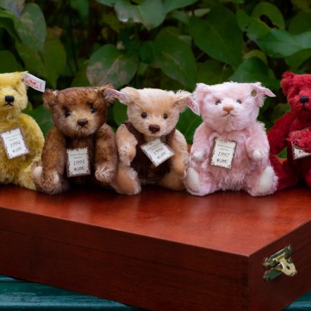 Steiff – Mini Millennium Teddy Bear 1999 – Ten Decades