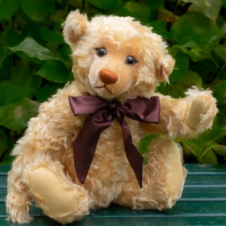 Year 2000 Teddy Bear / Jahrtausend-Teddybär - Steiff - Ltd. ed. of Year 1999 - #015744 - EAN 670374 Year 2000 Teddy Bear / Jahrtausend-Teddybär - Steiff - Ltd. ed. of Year 1999 - #015744 - EAN 670374