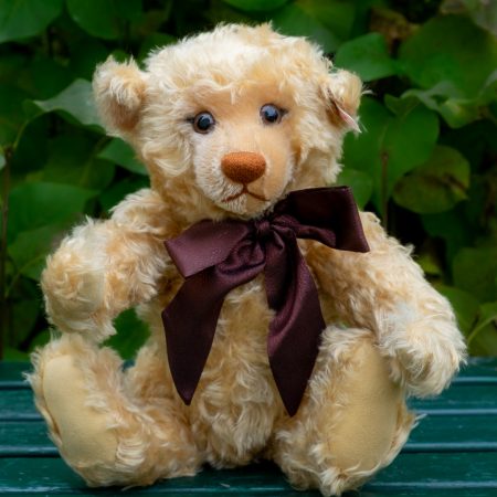 Year 2000 Teddy Bear / Jahrtausend-Teddybär - Steiff - Ltd. ed. of Year 1999 - #015744 - EAN 670374 Year 2000 Teddy Bear / Jahrtausend-Teddybär - Steiff - Ltd. ed. of Year 1999 - #015744 - EAN 670374