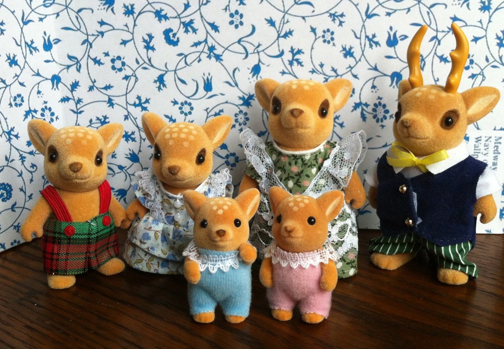 Sylvanian Families Moss Reindeer Family of 4 Mint condition with original box Teddy Bears
