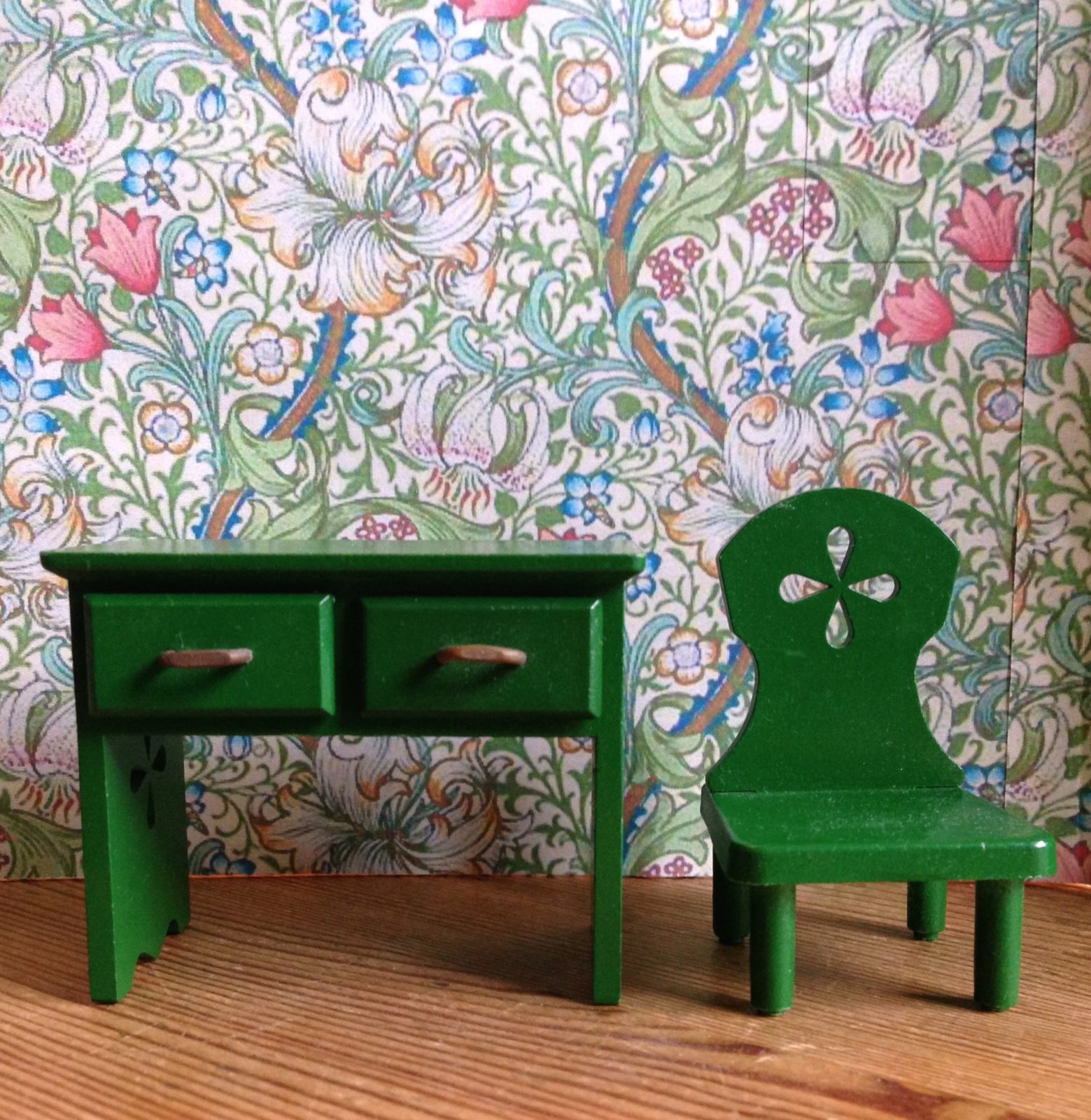 Sylvanian Families – Green Desk / Writing Table with Chair Sylvanian Families – Green Desk / Writing Table with Chair - Image 2