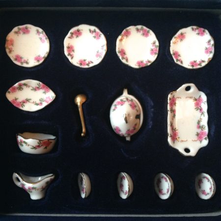 China / Porcelain Dinner / Soup Set – Pink Flowery pattern – 15 parts China / Porcelain Dinner / Soup Set – Pink Flowery pattern – 15 parts