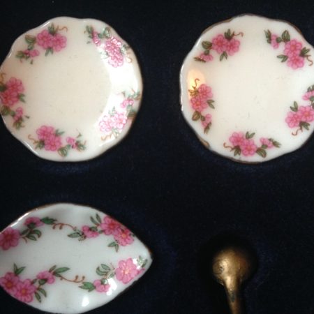 China / Porcelain Dinner / Soup Set – Pink Flowery pattern – 15 parts China / Porcelain Dinner / Soup Set – Pink Flowery pattern – 15 parts