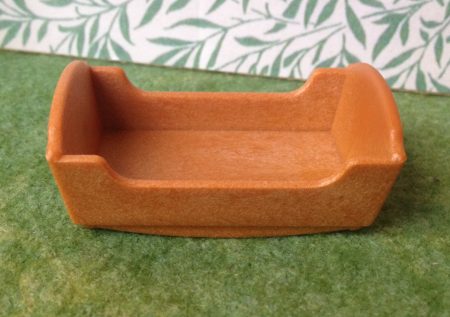 Sylvanian Families – Light Brown Baby Crib
