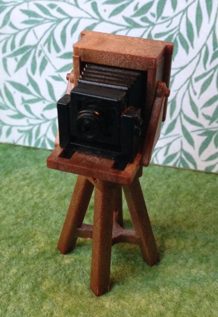 Sylvanian Families – Photographer's old-fashioned Camera with Tripod - Image 3
