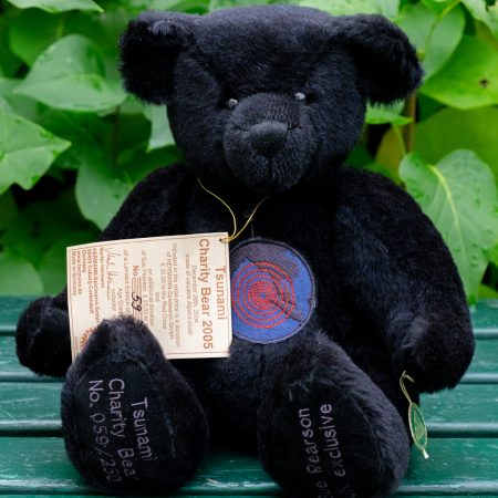 Tsunami Charity Bear 2005 – Hermann Teddy Original – December 26th, 2004 – Ltd. ed. #59/250 - Sue Pearson UK Exclusive Tsunami Charity Bear 2005 – Hermann Teddy Original – December 26th, 2004 – Ltd. ed. #59/250 - Sue Pearson UK Exclusive