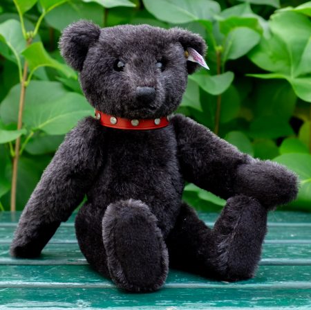 Steiff - Black Bear with Red Leather Necklet - Special limited edition of 3000 - Year 2004 - Elephant logo button - EAN 038150