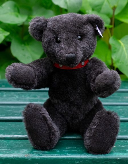 Steiff - Black Bear with Red Leather Necklet - Special limited edition of 3000 - Year 2004 - Elephant logo button - EAN 038150 - Image 6