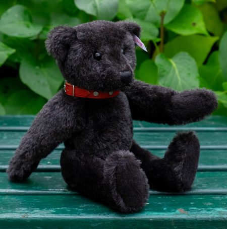Steiff - Black Bear with Red Leather Necklet - Special limited edition of 3000 - Year 2004 - Elephant logo button - EAN 038150 - Image 3
