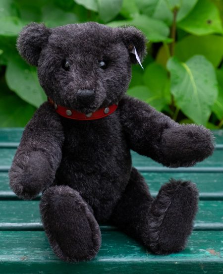 Steiff - Black Bear with Red Leather Necklet - Special limited edition of 3000 - Year 2004 - Elephant logo button - EAN 038150 - Image 7