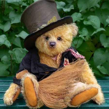 Dickens - by Lisa Rosenbaum for Oz Matilda Bear Co - Year 2005 - OOAK Dickens - by Lisa Rosenbaum for Oz Matilda Bear Co - Year 2005 - OOAK