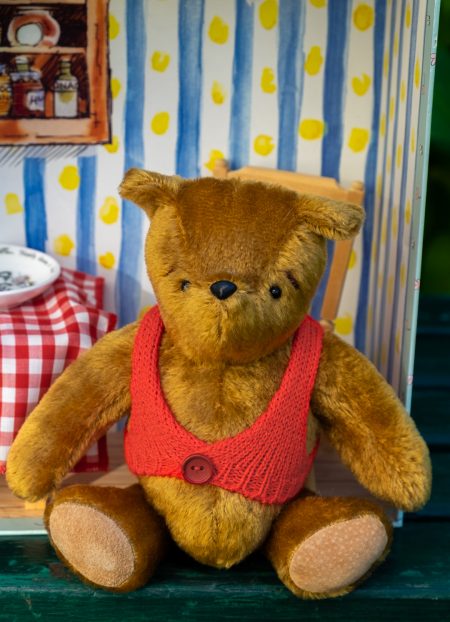 Winnie-the-Pooh in his Kitchen - Gabrielle Designs and Royal Doulton - Ltd. ed. of 5000 - 1990s - Image 3