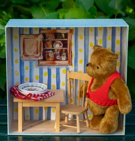 Winnie-the-Pooh in his Kitchen - Gabrielle Designs and Royal Doulton - Ltd. ed. of 5000 - 1990s - Image 5