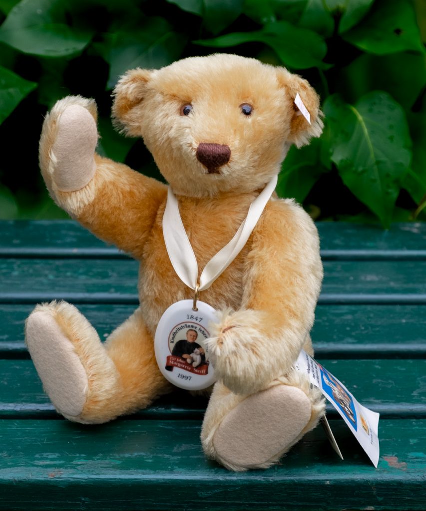 A Steiff limited edition Reginald Oliver Smythe Reggie