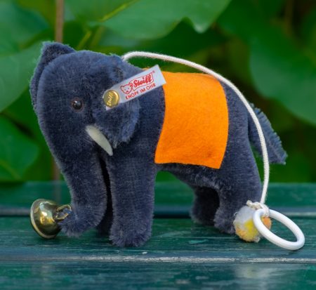 Steiff Club - Elephant 9 - Modelled on an original from the 1920s - Exclusive annual Steiff Club membership gift – Made in a limited edition Year 2007 - EAN 420603