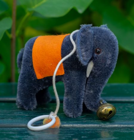 Steiff Club - Elephant 9 - Modelled on an original from the 1920s - Exclusive annual Steiff Club membership gift – Made in a limited edition Year 2007 - EAN 420603 - Image 3
