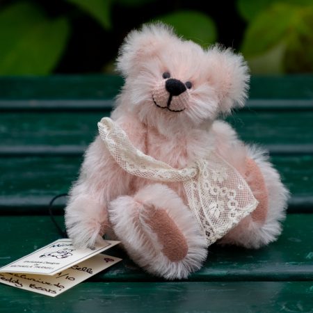 Micha Bears - Rosabelle - by Michaela Parnell - Ltd. ed. 4/10 Exclusive to Teddy Bears of Witney - Early 2000s - Handmade in England Micha Bears - Rosabelle - by Michaela Parnell - Ltd. ed. 4/10 Exclusive to Teddy Bears of Witney - Early 2000s - Handmade in England