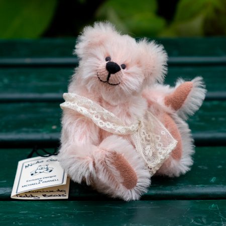 Micha Bears - Rosabelle - by Michaela Parnell - Ltd. ed. 4/10 Exclusive to Teddy Bears of Witney - Early 2000s - Handmade in England Micha Bears - Rosabelle - by Michaela Parnell - Ltd. ed. 4/10 Exclusive to Teddy Bears of Witney - Early 2000s - Handmade in England